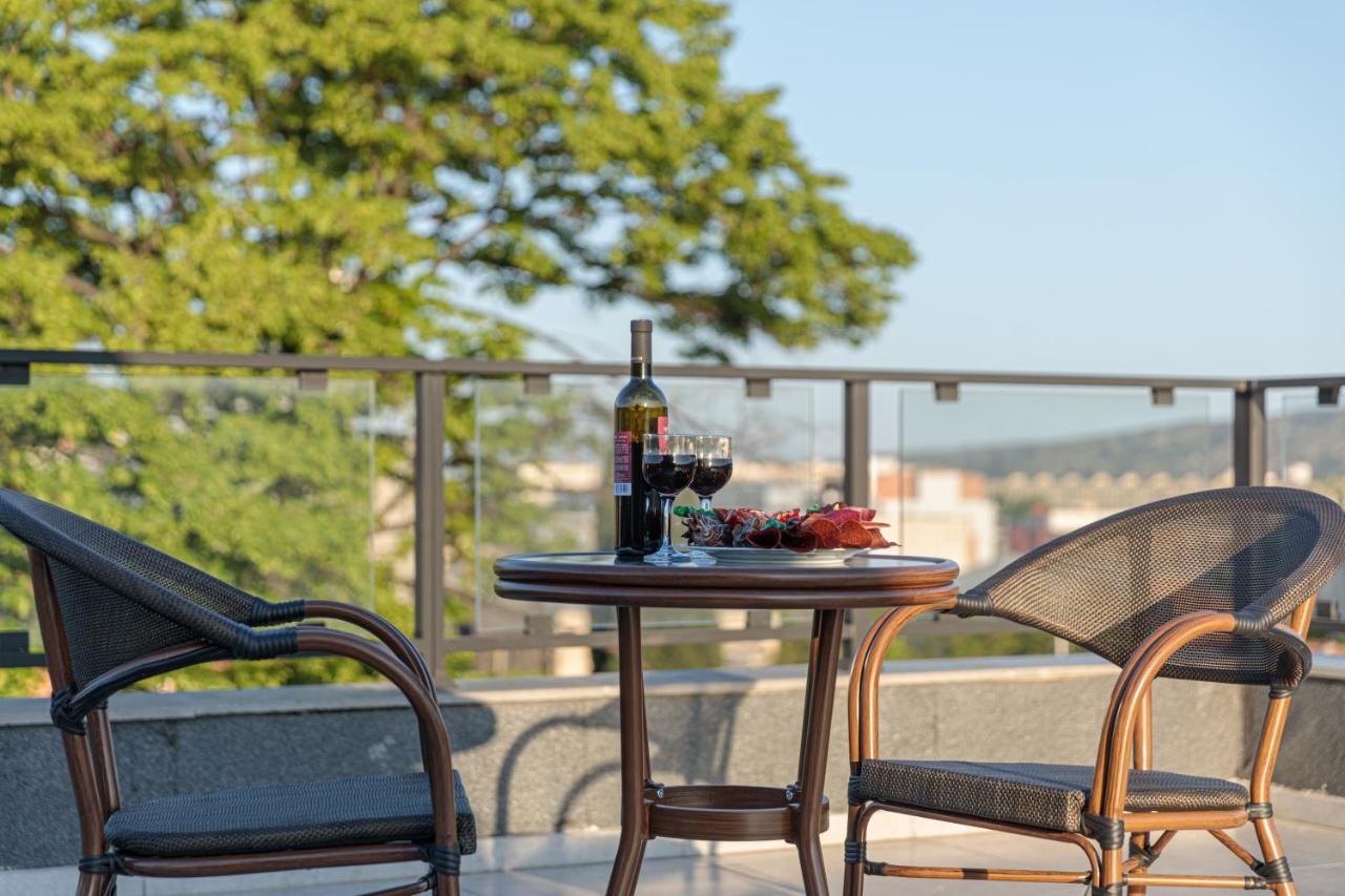 Vinum Hotel ティビリシ エクステリア 写真
