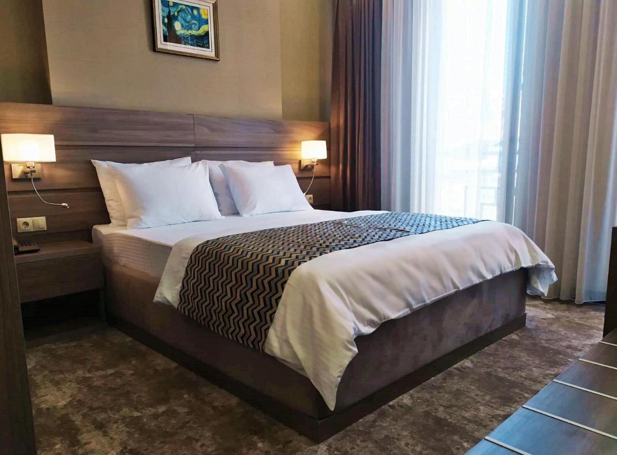 Vinum Hotel ティビリシ エクステリア 写真