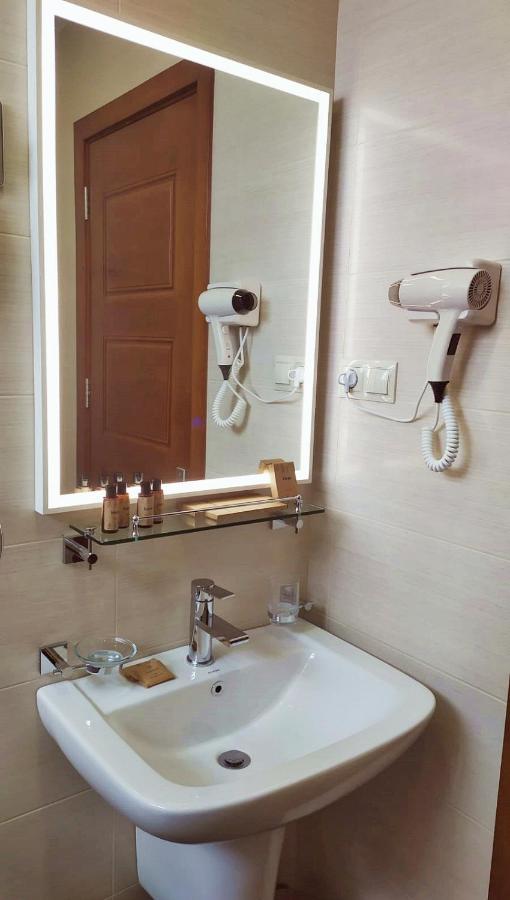 Vinum Hotel ティビリシ エクステリア 写真